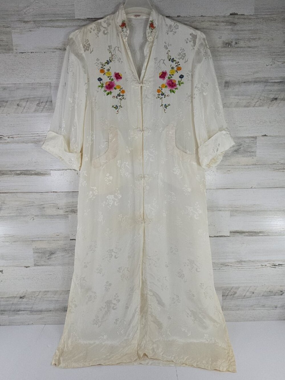 VINTAGE Golden Bee Women’s Size MEDIUM Ivory Floral Embroidered Satin Robe FLAWS